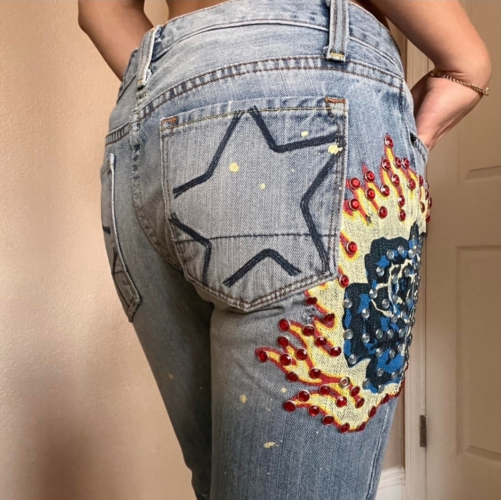 ❤️ YANK VINTAGE Y2K FLAMING ROSE RHINESTONE EMBELLISHED STRAIGHT LEG JEANS - Picture 4 of 16